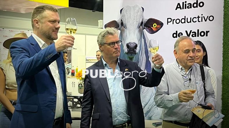 Galería de fotos UNION AGRONEGOCIOS INAUGURÓ STAND EN LA EXPOLECHE