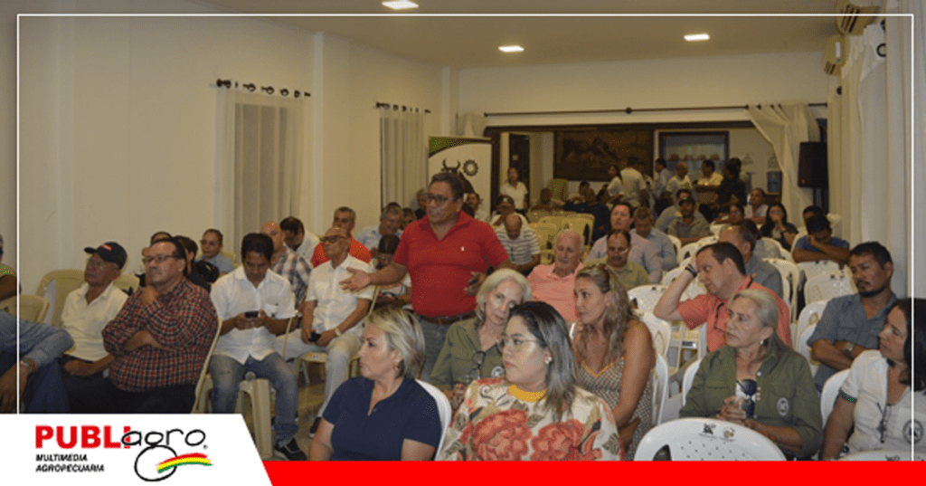 Con gran presencia de dirigentes ganaderos, reunión también tuvo la presencia de otros sectores productivos/ Foto: Fegasacruz