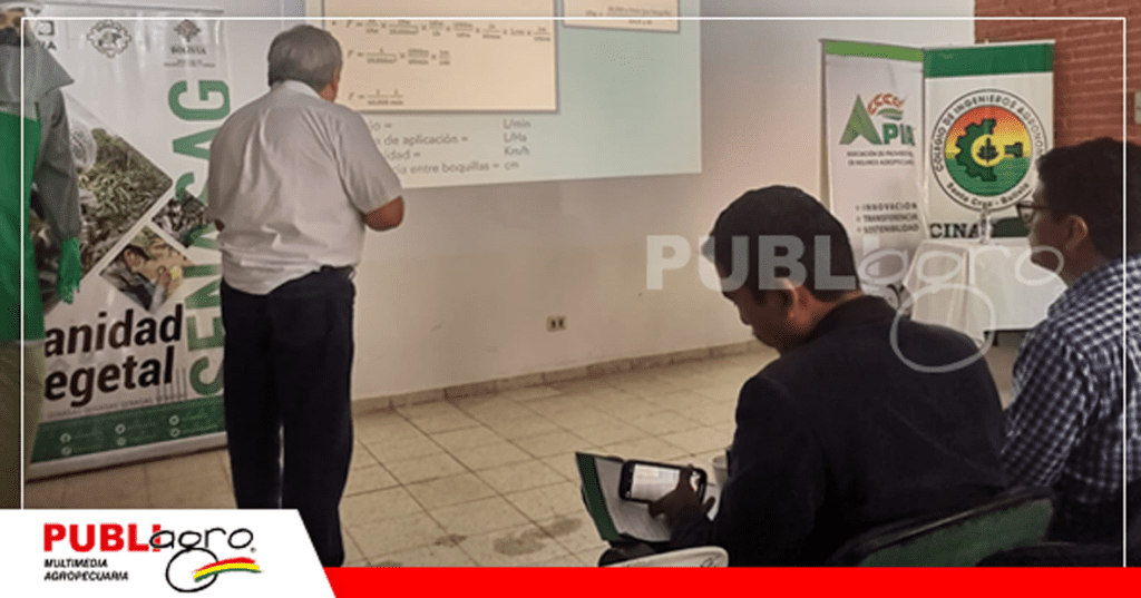 24 Antezana dio una explicación sobre el sistema de aplicación con tecnología/ Foto: Publiagro
