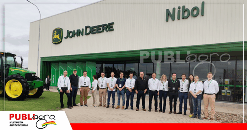 Altos ejecutivos de Nibol junto a sus pares de John Deere en la nueva sucursal de Cuatro Cañadas. Foto: Publiagro