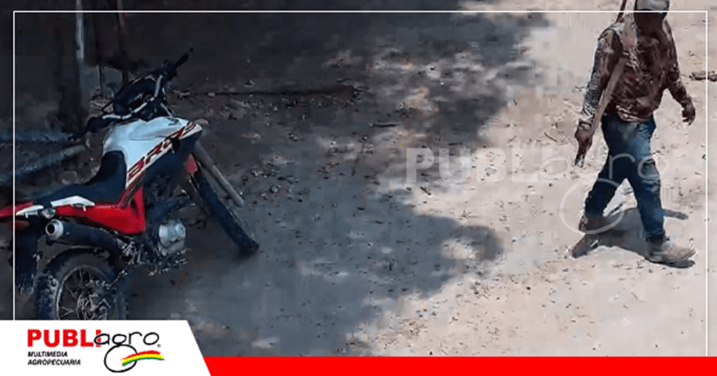 6 Los avasalladores ingresaron con motos y fuertemente armados / Foto: Anapo