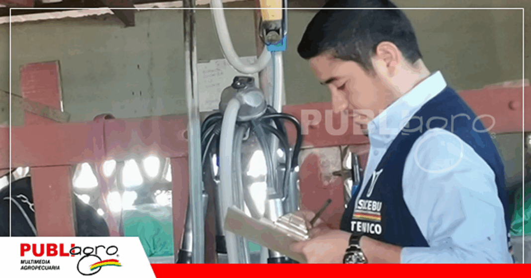 Guillermo Agramont realiza personalmente el control el lechero/ Foto: Publiagro