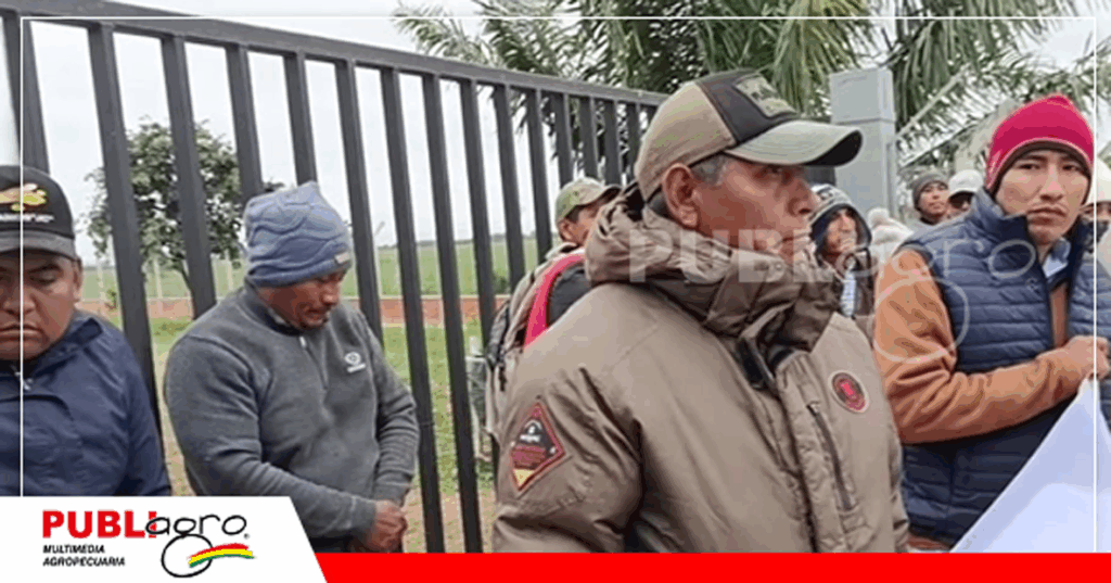 Protesta fuera de la planta de Emapa/ Foto: Radio San Julián