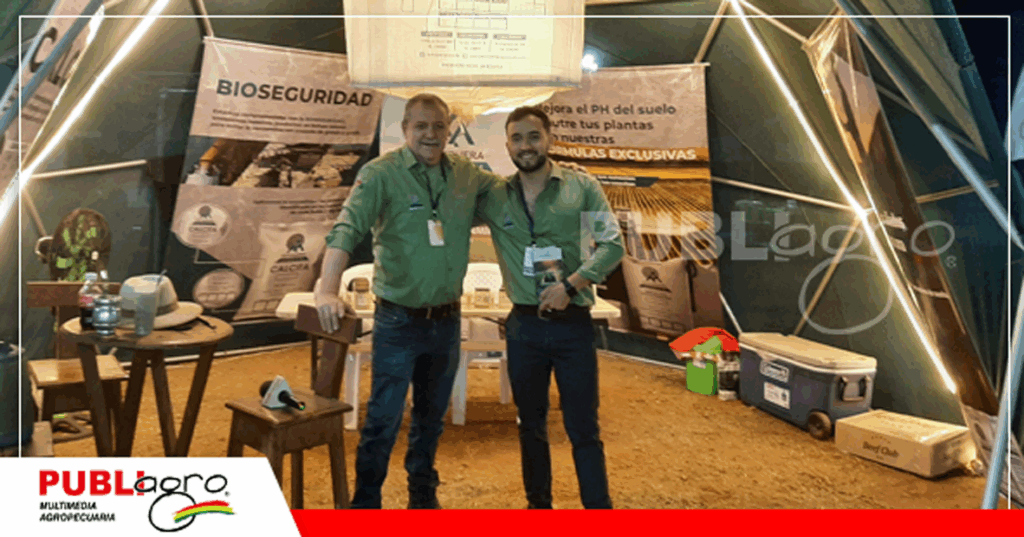 Peter Aitken y su sobrino Jack Aitken en el Stand de Estuquera Cayara / Foto: Publiagro
