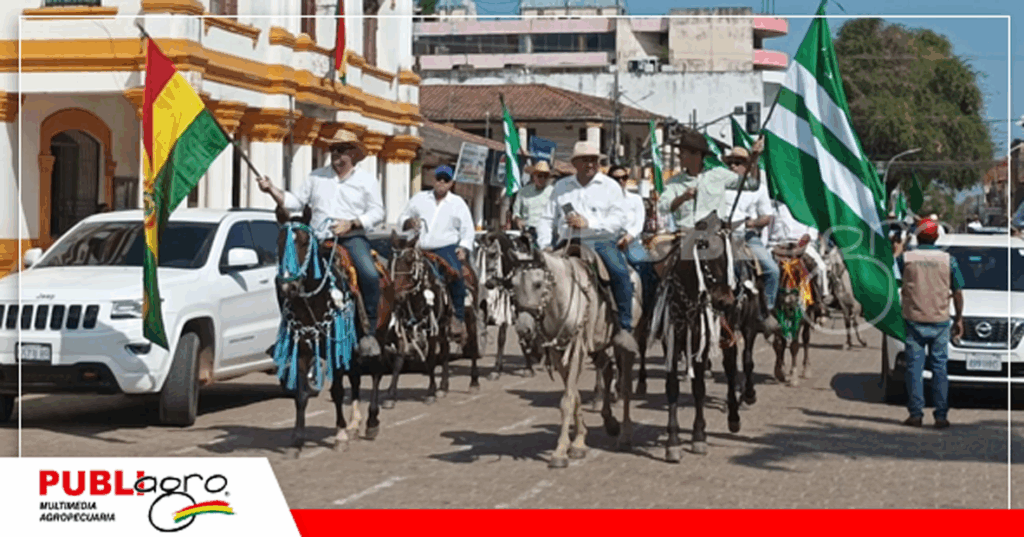 Cabalgata con autoridades del sector agropecuario/ Foto: Publiagro