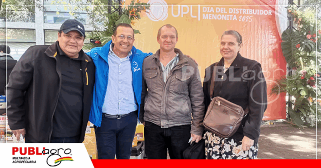 Juan Carlos Sauto con sus clientes menonitas / Foto: Publiagro