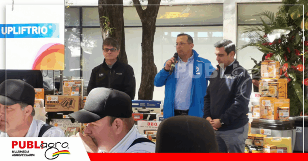 18 Juan Carlos Sauto junto con Diego Gandulfo y Manuel Terrazas ejecutivos de UPL Cono Sur / Foto: Publiagro