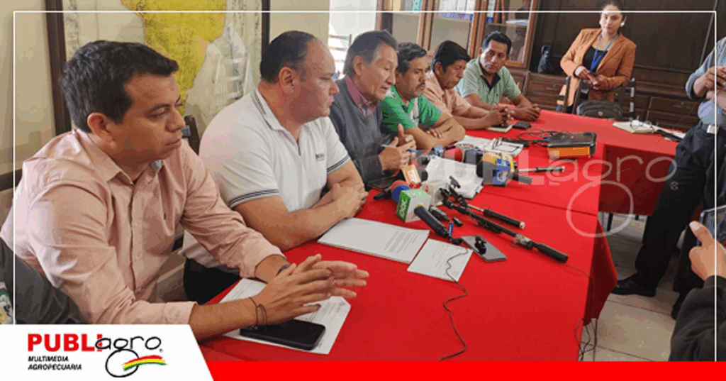 El director nacional del Senasag informando sobre la situacion del Cadmio en las paltas bolivianas / Foto: Senasag