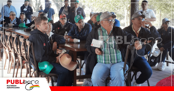 Ganaderos de Colombia admirando la calidad genética Nelore / Foto: Publiagro