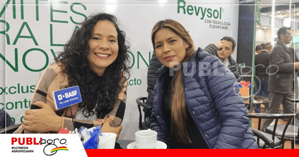6 Visitantes al Stand de Interagro durante el Congreso de la Soya / Foto: Publiagro