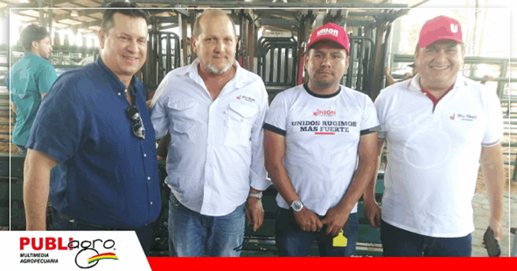 Equipo de Unión Agronegocios junto al presidente de la Comisión Técnica de Asocebu/ Foto: Publiagro