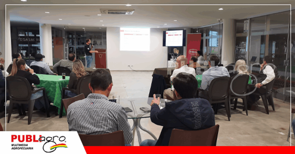 El juez explicando a los asistentes la metodología utilizada / Foto: Publiagro