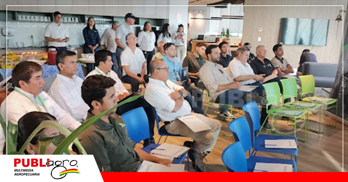 Clientes, productores y técnicos de ambas empresas presentes en la alianza / Foto: Publiagro