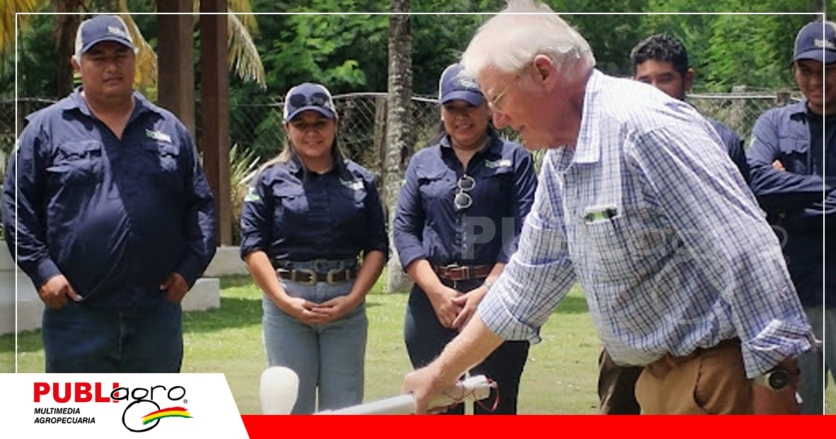 Alan MacCracken dio una charla sobre mezcla y aplicación de productos/ Foto: Publiagro