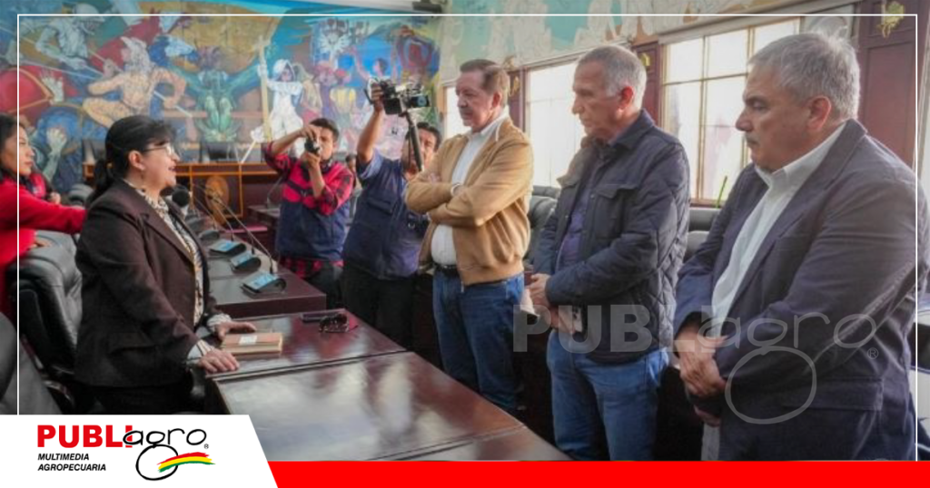 La rectora de la UMSA recibió a los ejecutivos de los ingenios cruceños / Foto: Internet