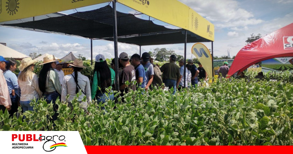 Técnicos de la empresa exponen las bondades de sus productos orientados a mejorar el rendimiento y la sanidad de los cultivos.