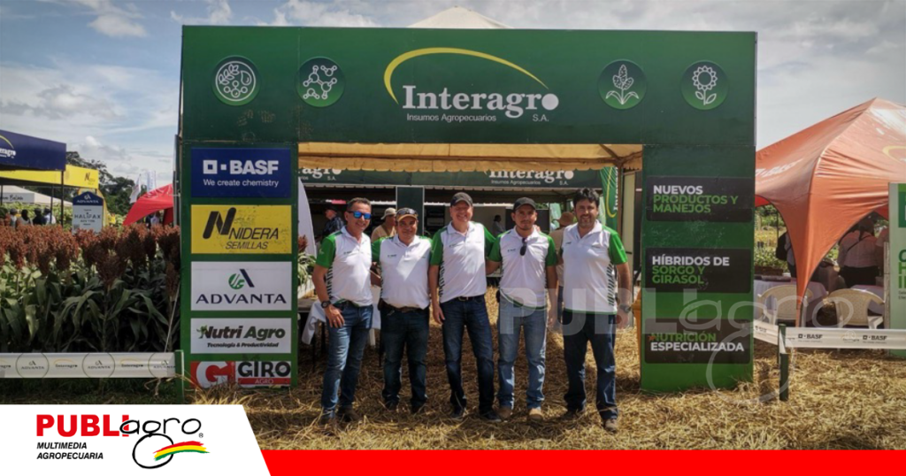 Altos ejecutivos y técnicos de Interagro dan la bienvenida al productor.