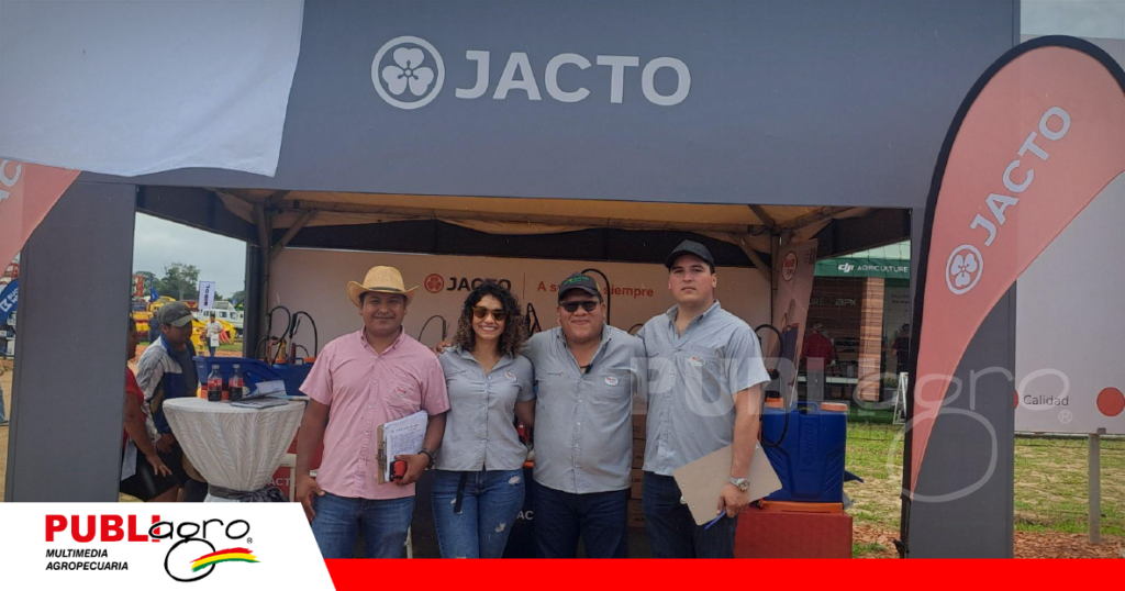 Ejecutivos de la empresa dieron la bienvenida al productor