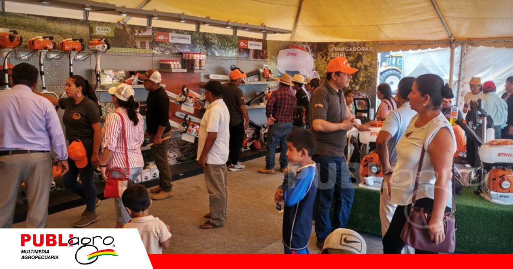 El stand de Hiller estuvo muy concurrido por el productor que llegó en busca de todos los productos de la línea STHL.