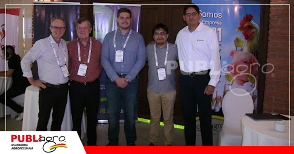 El organizador del PANA junto a disertantes y asistentes/ Foto: Publiagro