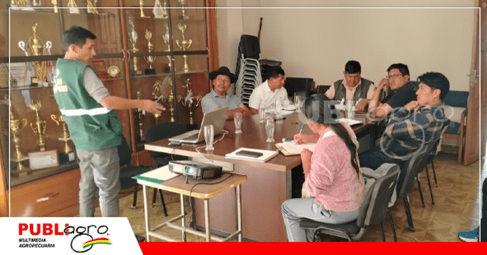 El senasag reunió a los avicultores para mostrarles opciones de financiamiento / Foto: Senasag