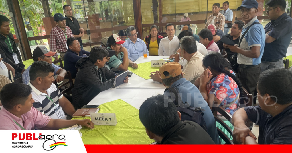 Funcionarios del gobierno actuaron como veedores de las negociaciones / Foto: Emapa