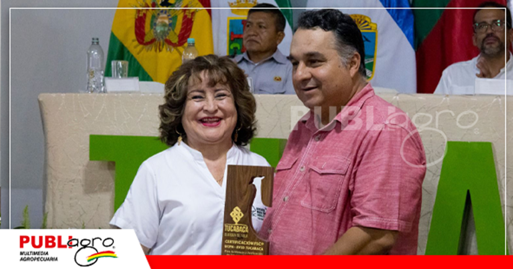 María Luisa Salvatierra - Directora ejecutiva CFV/FSC Bolivia y José Eduardo Díaz Ruíz - Alcalde de Robore / Foto: CFB