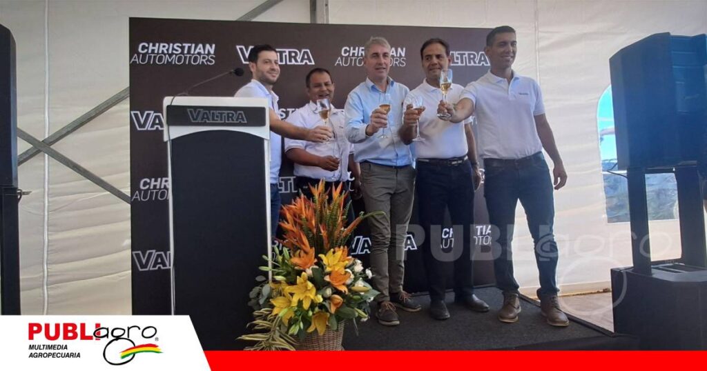 Ejecutivos de Christian Automotors y Valtra participaron del brindis inaugural de la nueva sucursal en San Julián / Foto: Publiagro