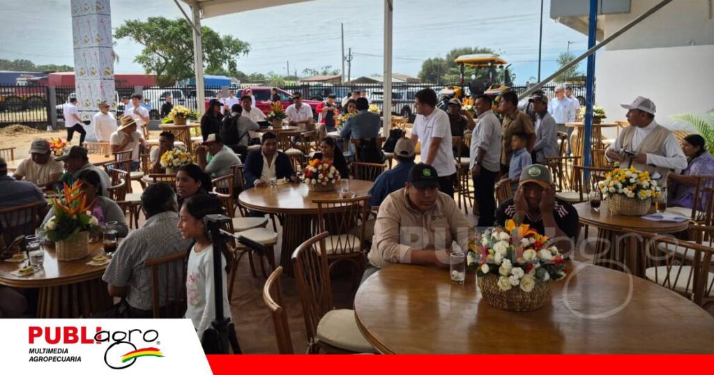 Amigos, clientes y productores acompañaron la inauguración de las nuevas instalaciones de Christian Automotors en San Julián / Foto: Publiagro