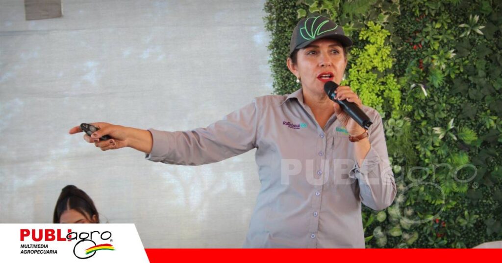 FOTO NOTAS WEB (33) Jovanna Vargas, explico sobre el control biologico/ Foto: Publiagro