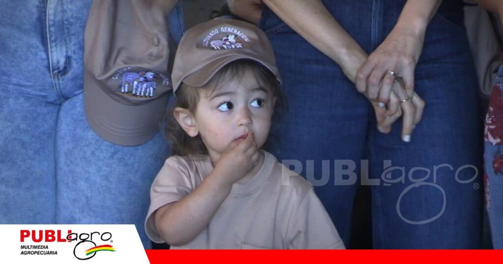 FOTO NOTAS WEB (7) “Cultivar las generaciones” llevó a niños y familias al campo/ Foto: Publiagro
