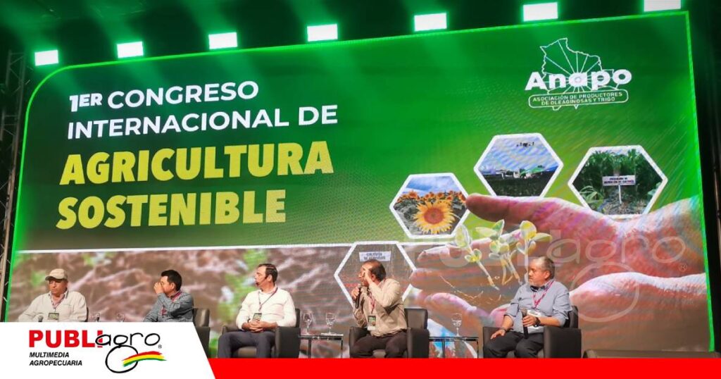 FOTO NOTAS WEB - 2026-09-09T074516.101 Disertantes respondieron a preguntas de los asistentes/ Foto: Publiagro