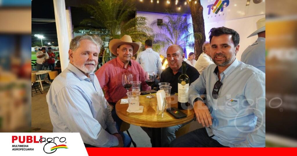 Totalpec compartiendo con sus clientes en Expocruz 2026 / Foto: Publiagro