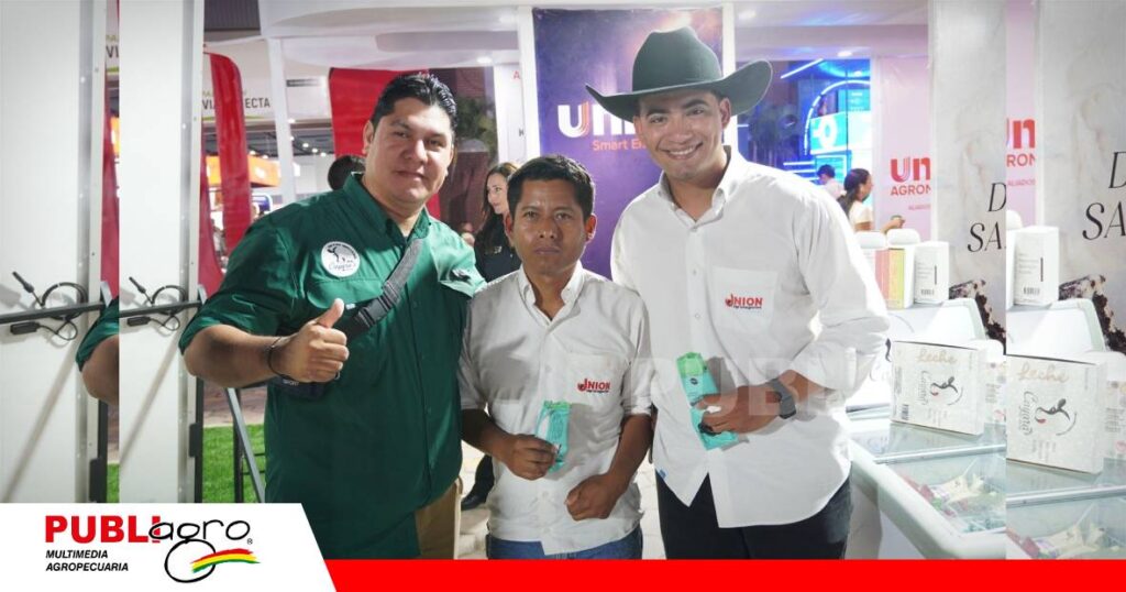 Personas disfrutando del sabor de la altura, los Helados Cayara | Foto: Publiagro