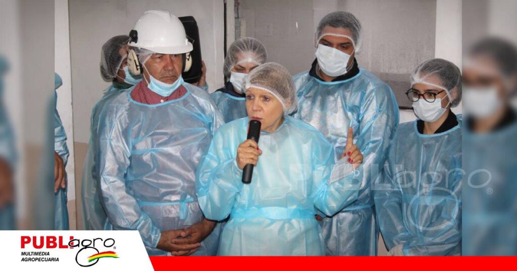 La doctora Gladys Rebak dio una explicación sobre el proceso de la faena/ Foto: Publiagro