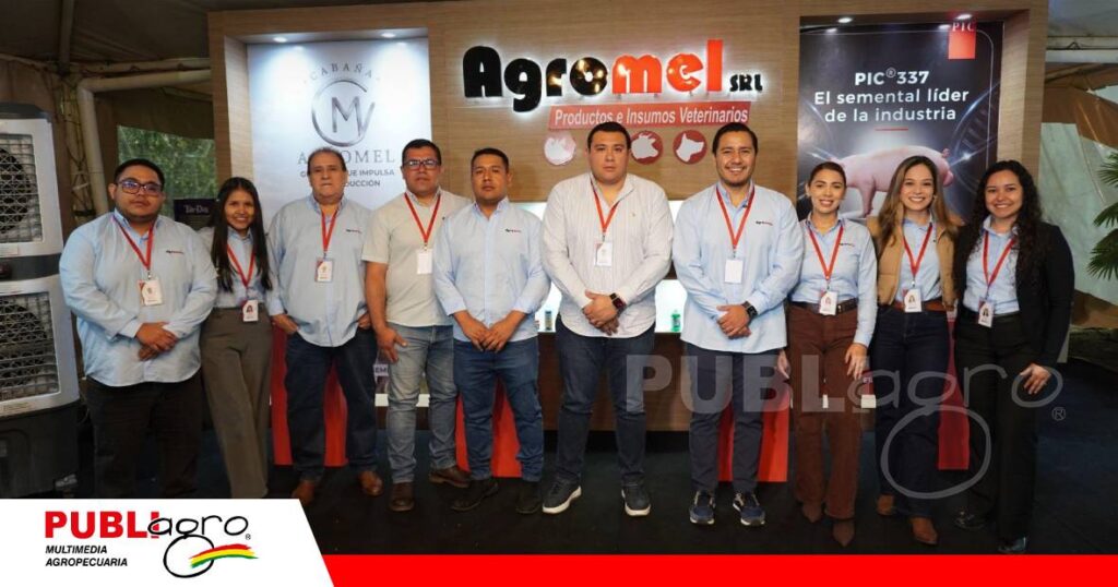 Personal de Agromel SRL en su stand de la Expocruz 2026 | Foto: Publiagro