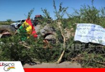 Productores de Cuatro Cañadas refuerzan bloqueo y esperan al Gobierno para iniciar diálogo Bloqueo en la carretera en Cuatro Cañadas, San Julián y Yapacaní/ Foto: Internet