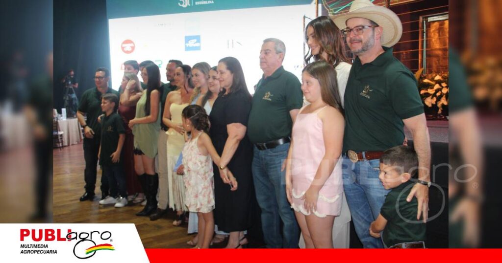 FOTO NOTAS WEB (76) 30 años de trabajo de la familia Nacif/ Foto: Publiagro