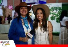 Mujeres del Agro reúne a más de 200 mujeres para compartir experiencias y conectar oportunidades Karina Vázquez, directora de Publiagro, junto a Viviana Cujati, fundadora de Mujeres del Agro | Foto: Publiagro