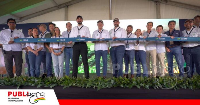 Autoridades y personal de IASA en la inauguración/ Foto: Iasa
