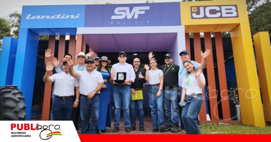 FOTO NOTAS WEB - 2026-10-17T005603.484 Personal de la empresa Gerona Power festeja el reconocimiento como mejor stand del sector tradicional entregado por Fundacruz en Agro Vidas 2026. Foto: Fundacruz