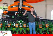 Agro Vidas 2026: Unimaq presenta la sembradora Princesa de Stara, una innovación tecnológica para el agro boliviano Tomás Liska, representante comercial de Stara, durante la presentación de la sembradora Princesa en Bolivia. | Foto: Publiagro