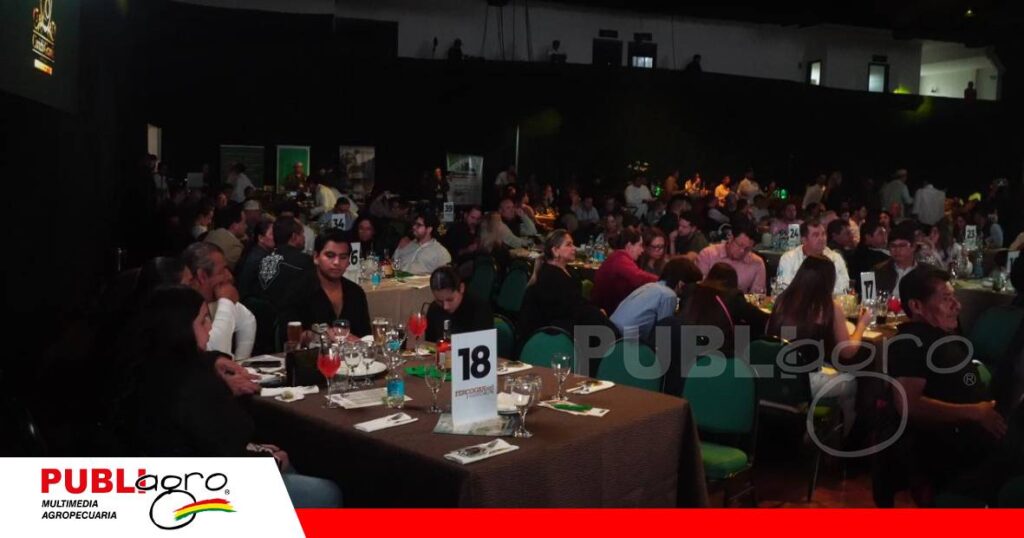 FOTO NOTAS WEB - 2026-10-26T203636.890 Salón de Fexpocruz lleno para adquirir genética de carne y leche/ Foto: Publiagro