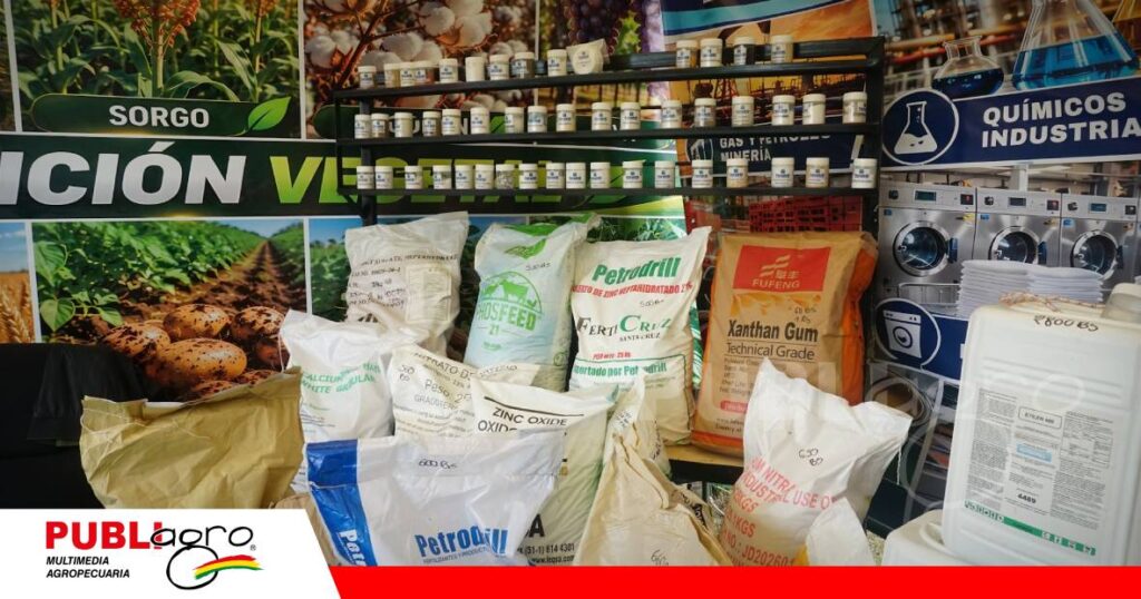 FOTO NOTAS WEB (39) Petrodril exhibe su línea de fertilizantes para el manejo y cuidado del suelo. | Foto: Publiagro