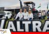 Christian Automotors lleva a AgroVidas 2026 su oferta de maquinaria y vehículos para el agro Claudio Jacir, gerente de marca de Christian Automotors, junto a las anfitrionas del stand de Valtra en AgroVidas 2026. | Foto: Publiagro